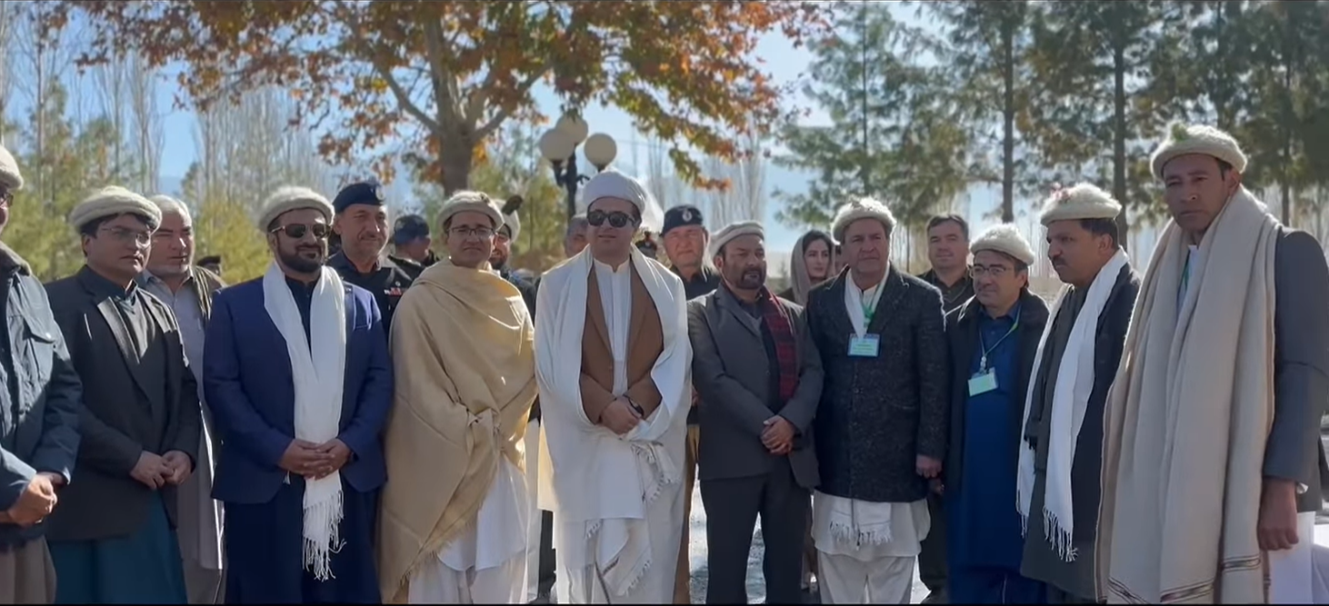 *محکمہ اطلاعات گلگت بلتستان* *پریس ریلیز* سکردو (20 نومبر 2024) ڈویژنل انتظامیہ بلتستان ریجن نے بلتستان کلچر اینڈ ڈیولپمنٹ فاؤنڈیشن (BCDF)، محکمہ سیاحت، یونیورسٹی آف بلتستان، قدردان فاؤنڈیشن، اے کے آر ایس پی، اور جی بی آر ایس پی کے اشتراک سے آج کیڈٹ کالج 