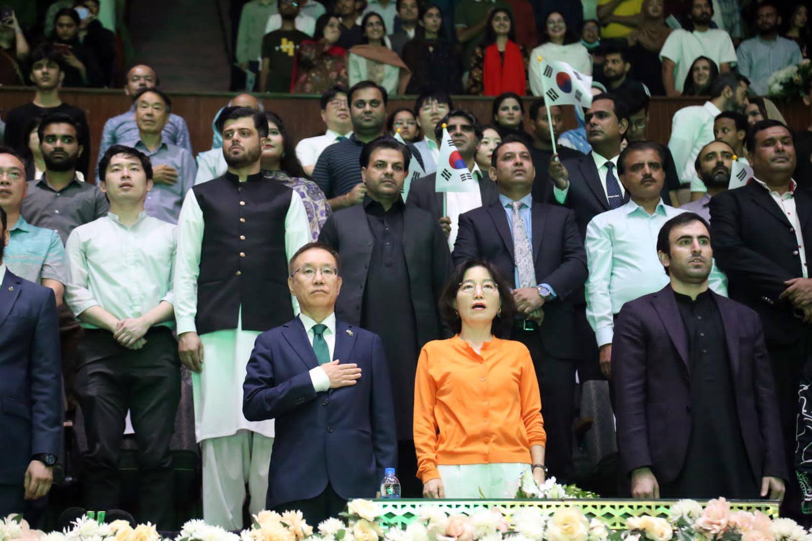 اسلام آباد۔  جنوبی کوریا کے سفیر کی دعوت پر معاون خصوصی برائے یوتھ افیئرز ذبیح اللّٰہ کوریا پاکستان ثقافتی گالا 2024 کی تقریب میں شریک ہے۔  Zabi Ullah