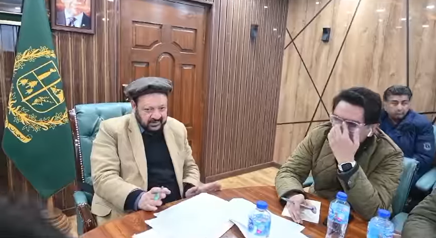 گلگت۔ ہیلتھ سٹیئرنگ کمیٹی کے 17ویں اجلاس سے گفتگو کرتے ہوئے وزیر اعلیٰ گلگت بلتستان حاجی گلبر خان نے کہاکہ شگر، کھرمنگ، روندو، یاسین، گوریکوٹ، داریل اور تانگیر کے 30بیڈ ہسپتالوں کو مکمل فعال بنانے کیلئے محکمہ صحت کو جامع سفارشات (پی سی ون) تیار کرنے کے اح