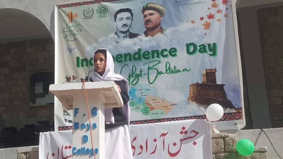 ہنزہ یکم نومبر یوم آذادی گلگت بلتستان کو ضلع ہنزہ میں انتہائی جوش و جذبے کے ساتھ منایا گیا۔  ضلعی انتظامیہ ہنزہ  کے زیر اہتمام ڈگری کالج علی آباد میں تقریب منعقد ہوئی۔ جس میں اسماعیلی پائپ بینڈ کریم آباد نے قومی ترانے کی ساز بجائے جس کے ساتھ مہمان خصوصی  