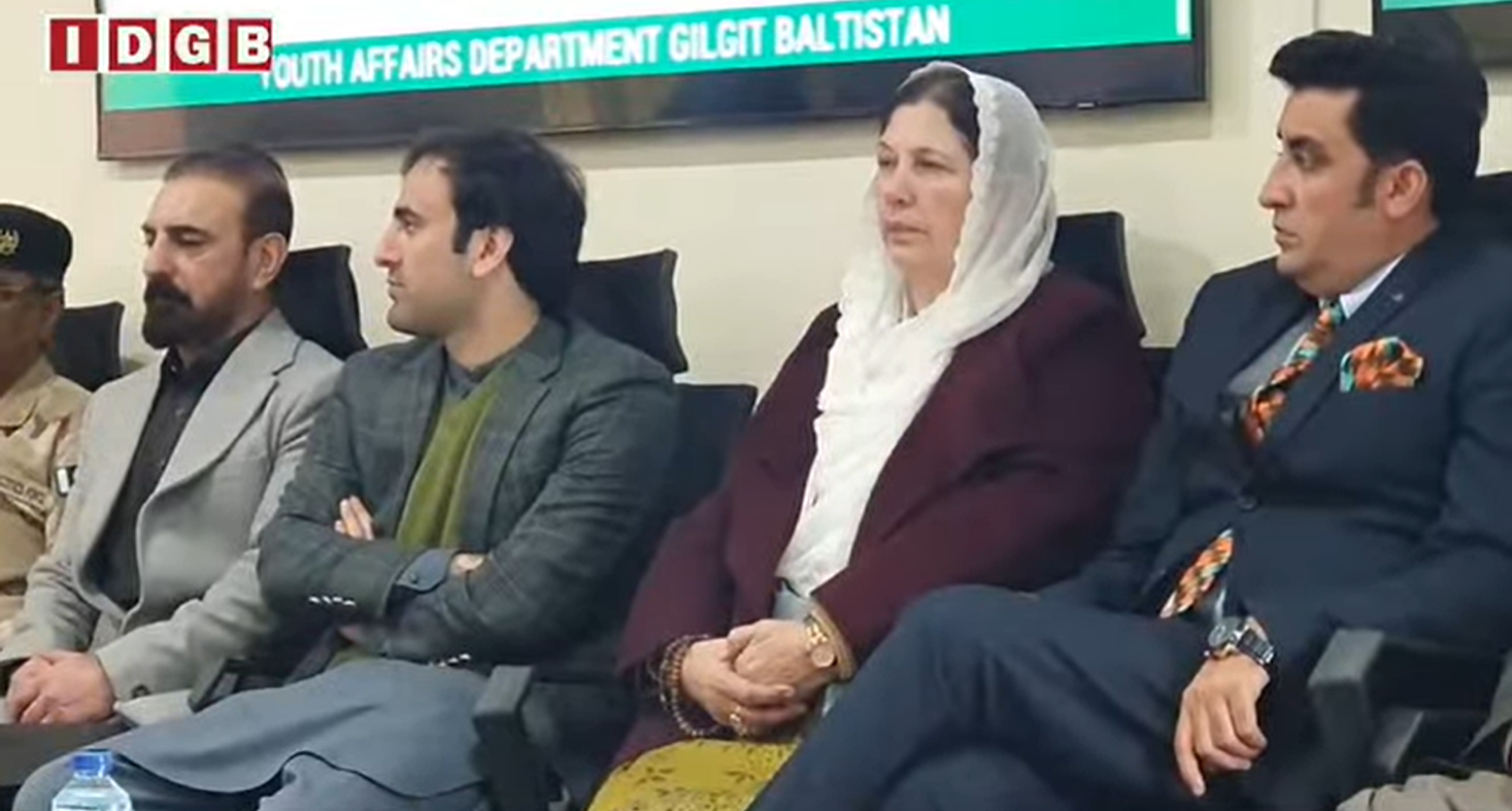 گلگت:محکمہ بہبود آبادی اور یوتھ افئیرز کے زیر اہتمام گلگت میں پہلی دفعہ یوتھ جرگہ منعقد ہوا جس میں صوبائی وزیر دلشاد بانو ،وزیراعلی کے معاون خصوصی برائے امور نوجوانان،سیکریٹری سوشل۔ویلفئیر اور سیکریٹری انفارمیشن ٹیکنالوجی اور دیگر سرکاری اداروں کے ذمہ دار