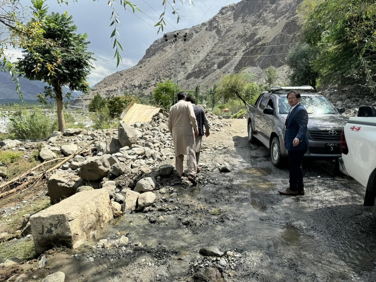 سیکرٹری داخلہ گلگت بلتستان علی اصغر  ،کمشنر گلگت ڈویژن کمال خان نے ضلع غذر کا دورہ کیا