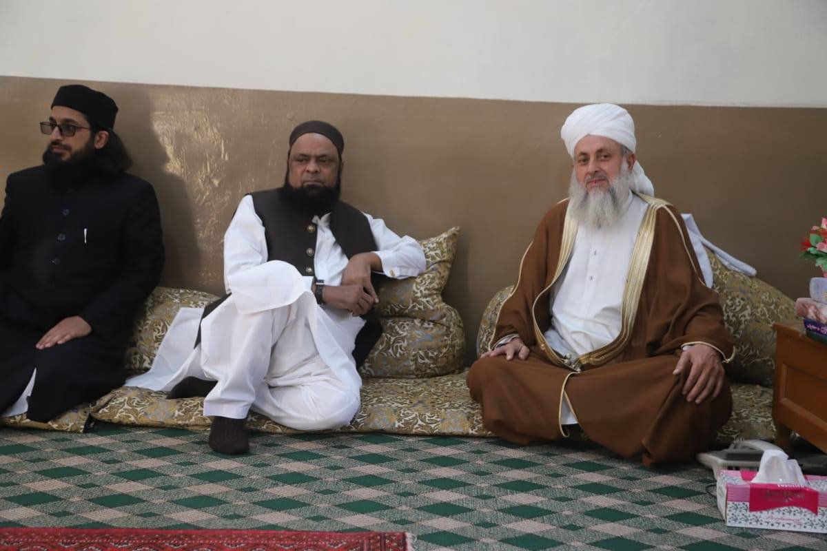 گلگت۔ وزیر اعظم پاکستان کے کوآرڈینیٹر برائے آزاد کشمیر و گلگت بلتستان  شبیر احمد عثمانی نے گلگت میں امن و ہم آہنگی کو فروغ دینے کے لیے امیر اہلسنت والجماعت قاضی نثار احمد،  انجمن امامیہ کے صدر ساجد علی بیگ اور تبلیغی جماعت کے نمائندوں سے الگ الگ ملاقاتیں 