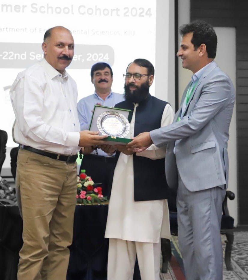 گلگت (پریس ریلیز) سیکریٹری ہائیر، ٹیکنیکل اینڈ اسپیشل ایجوکیشن ڈیپارٹمنٹ گلگت بلتستان فرید احمد نے بحیثیتِ مہمانِ خصوصی شعبہء ماحولیات، قراقرم انٹرنیشنل یونیورسٹی گلگت بلتستان کے زیرِ اہتمام Climate Change School Cohort 2024 کے تحت کے-آئی-یو میں "موسمیاتی