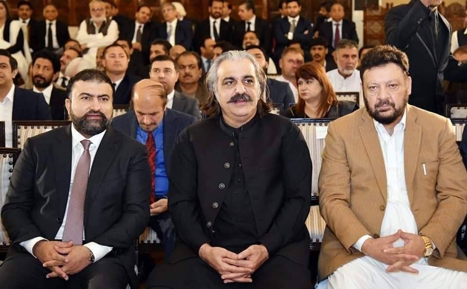 اسلام آباد : وزیر اعلی گلگت بلتستان حاجی گلبر خان نے ایوان صدر اسلام آباد میں سپریم کورٹ کے نئے چیف جسٹس یحییٰ آفریدی کی تقریب حلف برداری میں شرکت کی۔