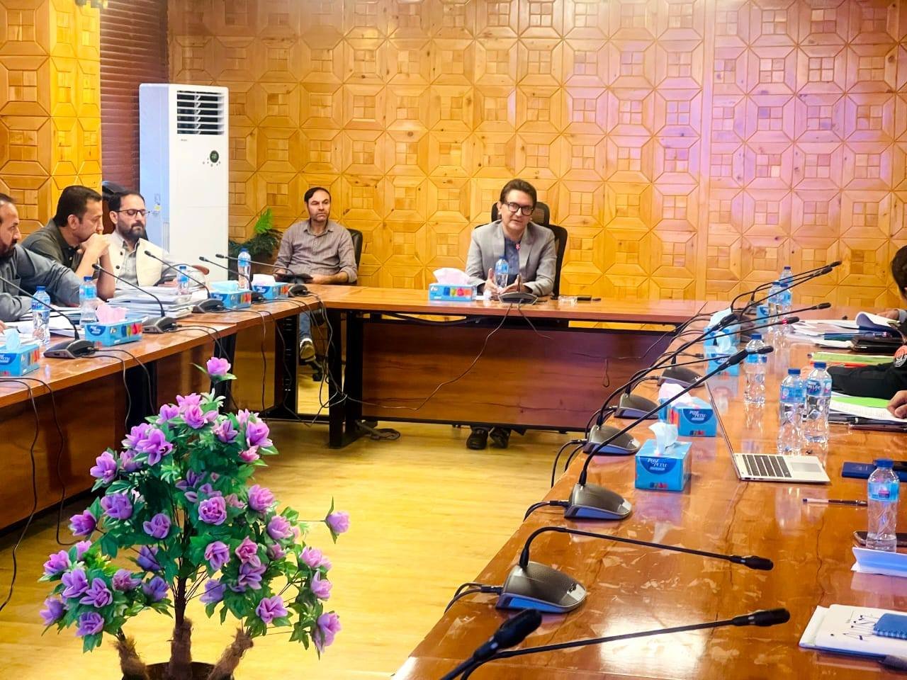 گلگت  گلگت بلتستان ڈیپارٹمنٹل ڈویلپمنٹ ورکنگ پارٹی (GB-DDWP) کا رواں مالی سال کا دوسرا اجلاس 24 تا 25 ستمبر 2024 کو ایڈیشنل چیف سیکرٹری ڈویلپمنٹ کیپٹن (ر) مشتاق احمد کی زیر سربراہی منعقد ہوا۔ اجلاس میں مجموعی طوع پر 140 ترقیاتی منصوبوں پر غوروخوص کیا گیا 