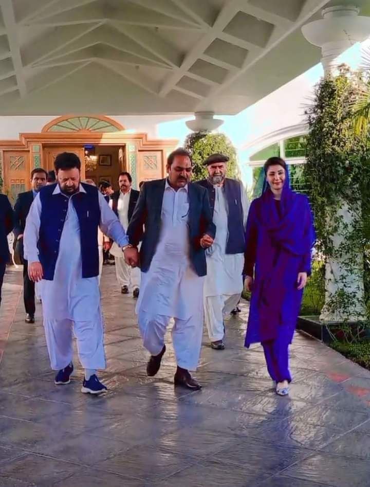 اہور۔ وزیر اعلیٰ گلگت بلتستان حاجی گلبر خان نے وزیر اعلیٰ پنجاب مریم نواز سے ان کے رہائش گاہ جاتی امرا ء رائیونڈ میں ملاقات کی۔