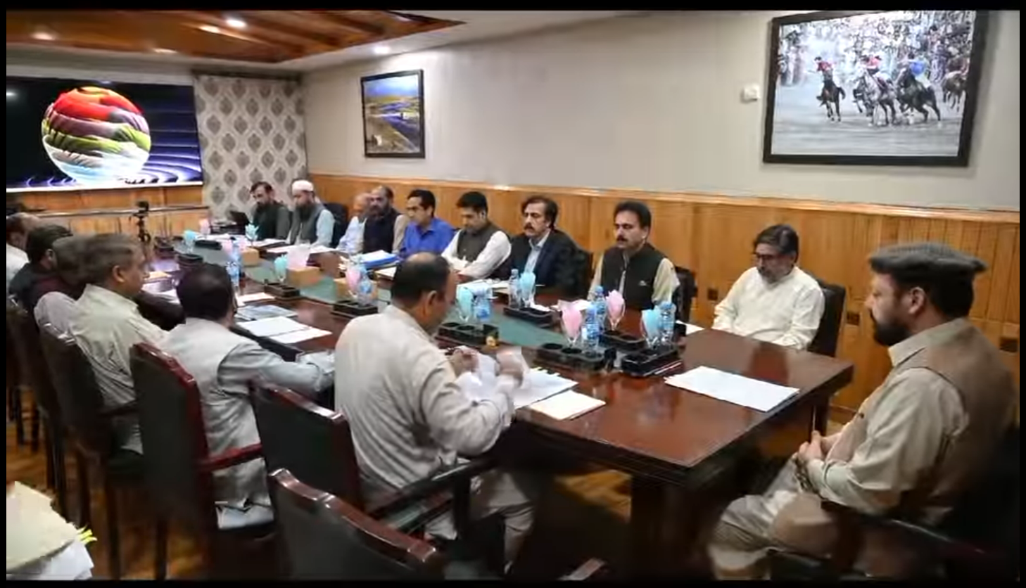 گلگت۔ وزیر اعلیٰ گلگت  بلتستان حاجی گلبر خان نے ہیلتھ ریفارمز کمیٹی اجلاس کے موقع پر گفتگو