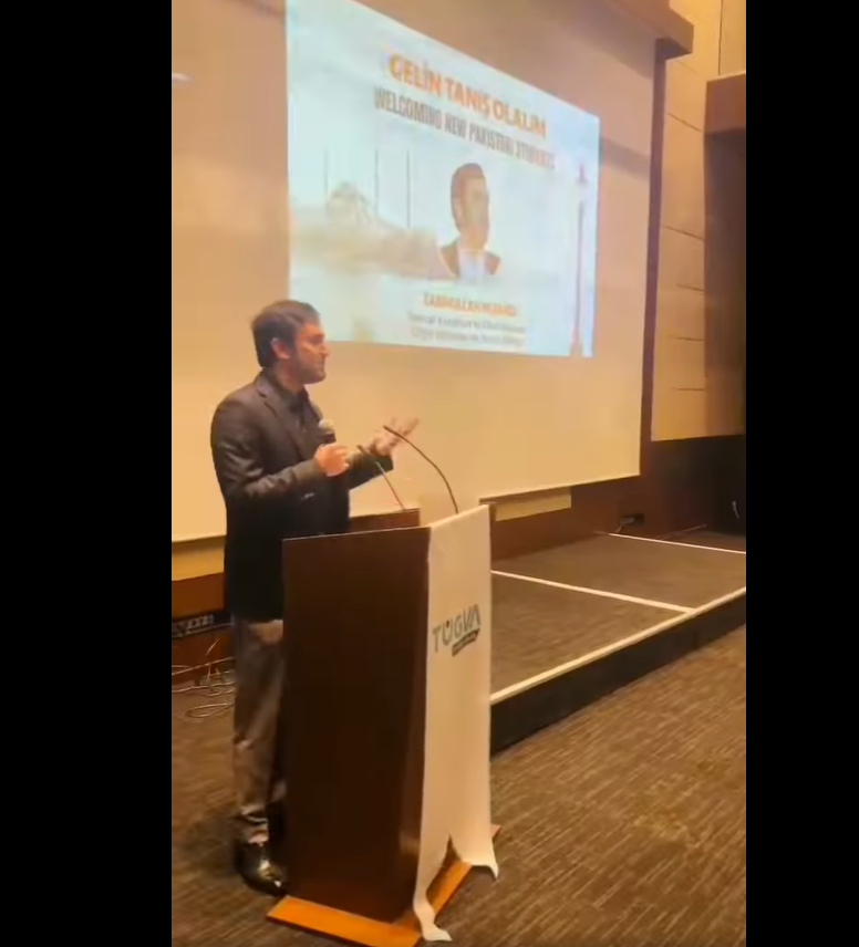 استنبول:منسٹر یوتھ افئیرز اینڈ کامرس گلگت بلتستان ذبیح اللہ ترکی میں ورلڈ اسلامک یوتھ لیڈرز کانفرنس میں شرکت بعد کے ترکی کے شہر استنبول میں مقیم پاکستانی طلبہ کی طرف سے منعقدہ تقریب سے خطاب کررہے ہیں۔ Zabi Ullah