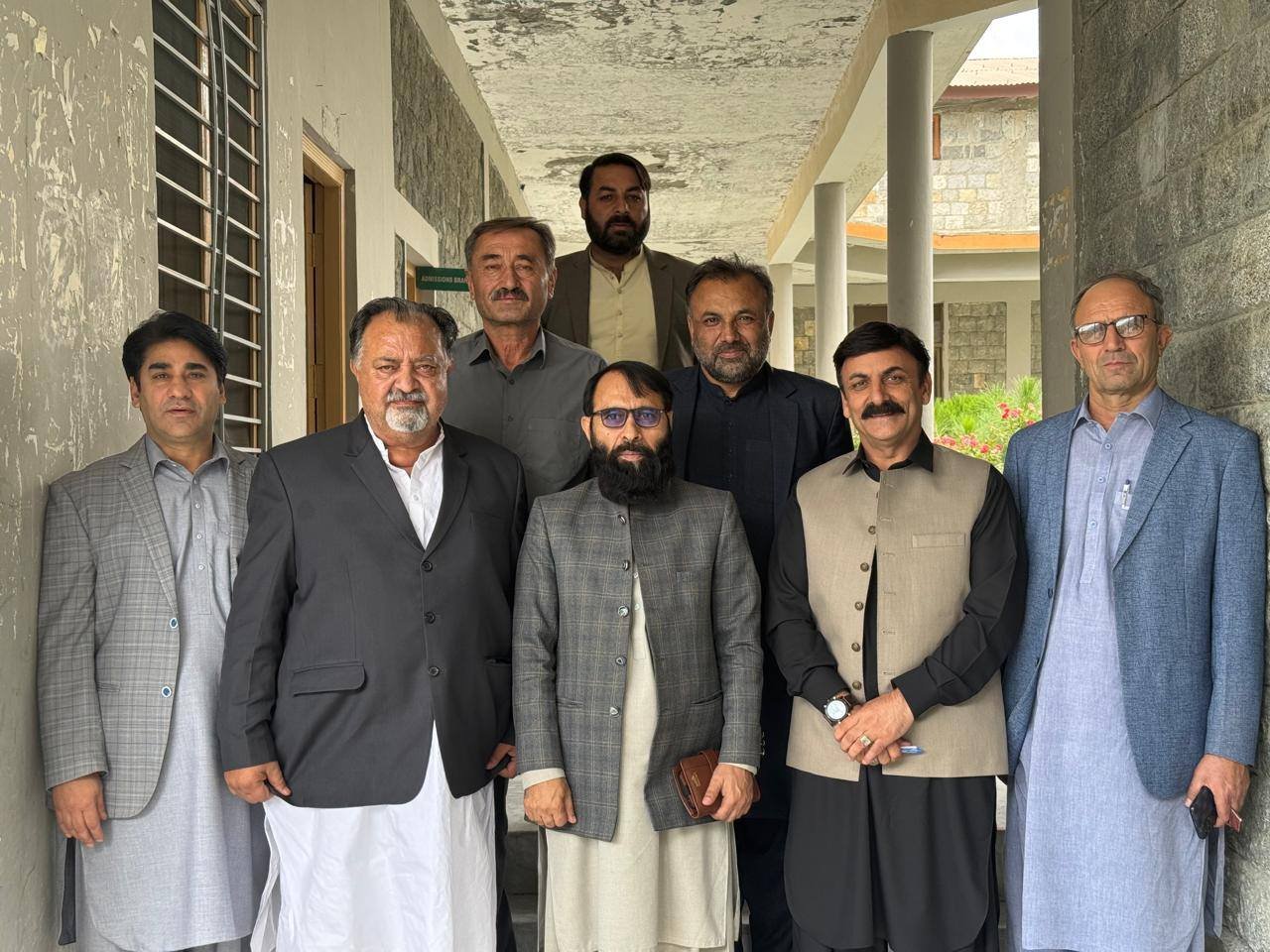 سیکریٹری ہائیر ایجوکیشن کا گورنمنٹ بوائز ڈگری کالج، مناور، گلگت کا خصوصی دورہ گلگت (پریس ریلیز): سیکریٹری، ڈپارٹمنٹ آف ہائیر، ٹیکنیکل اینڈ اسپیشل ایجوکیشن گلگت بلتستان فرید احمد نے آج مورخہ 17 اکتوبر کو گورنمنٹ بوائز ڈگری کالج، مناور، گلگت کا خصوصی دورہ ک