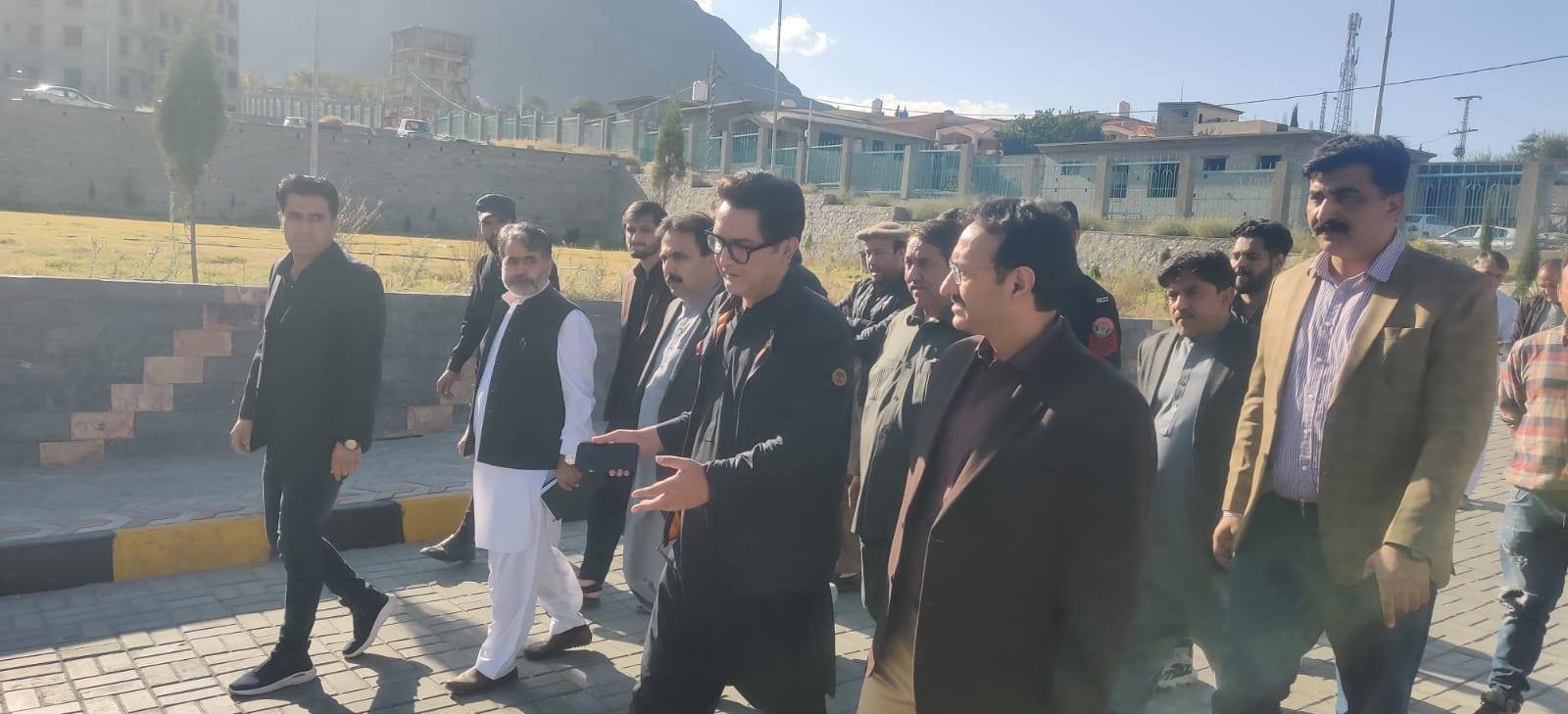 محکمہ اطلاعات،حکومت گلگت بلتستان  2024 ایڈیشنل چیف سیکریٹری ڈویلپمنٹ مشتاق احمد کا نیو سول سیکریٹریٹ کے دوسرے ٹاور کا دورہ.