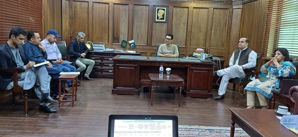 گلگت ڈویلپمنٹ اتھارٹی،حکومت گلگت بلتستان کی جانب سے جاری پریس ریلیز کے مطابق سینیٹری سیوریج سسٹم گلگت سٹی کی کوارڈینیشنز کمیٹی کاتیسرا اجلاس ایڈیشنل چیف سیکریٹری ڈیویلپمنٹ گلگت بلتستان کیپٹن (ر) مشتاق احمد کی سربراہی میں اے سی ایس کے آفسں میں منعقد ہوا۔