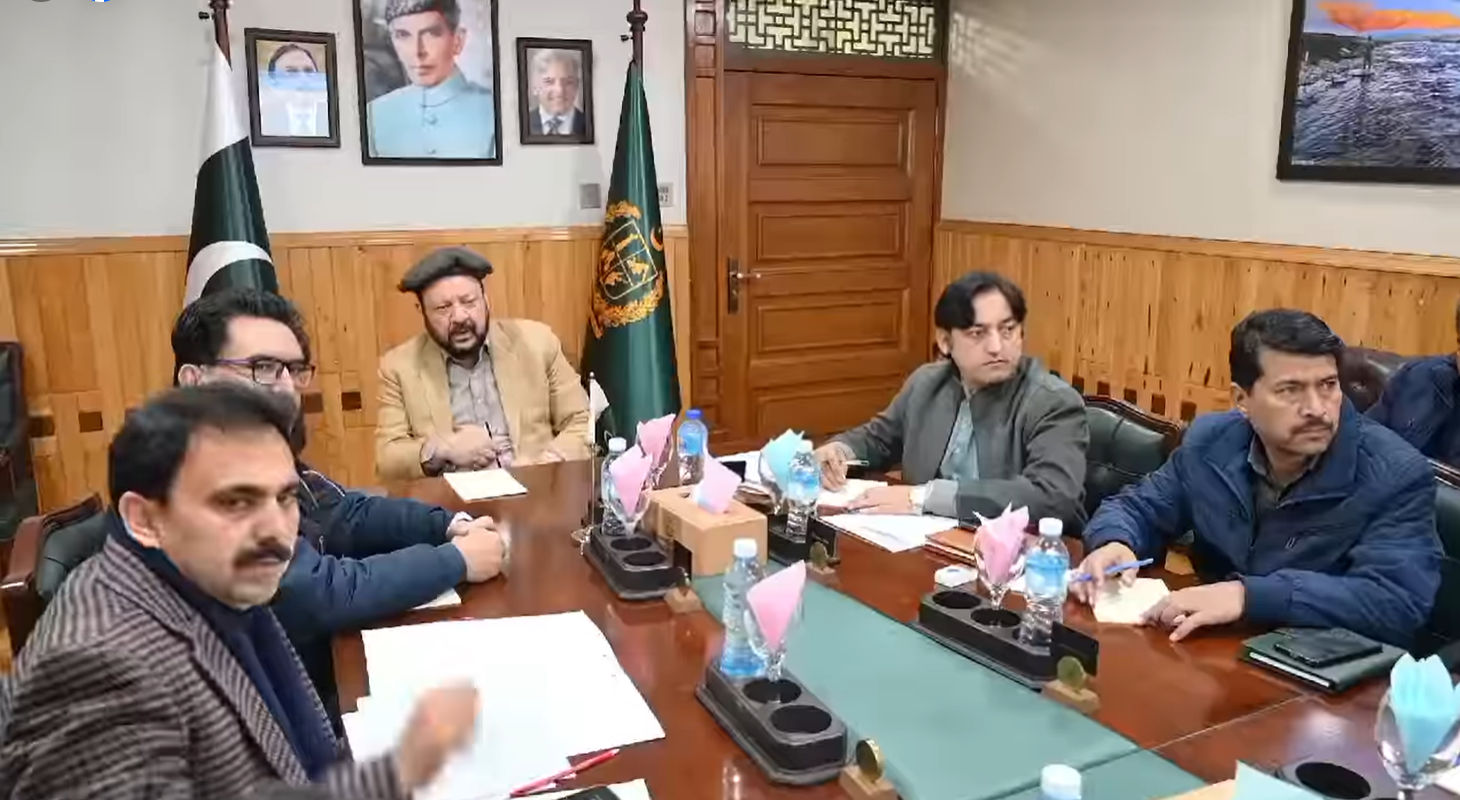 گلگت۔ وزیر اعلیٰ گلگت بلتستان حاجی گلبر خان نے اے ڈی پی منصوبوں کے جائزہ اجلاس کے موقع پر گفتگو کرتے ہوئے کہاکہ گلگت بلتستان میں تعمیر و ترقی کے پہیے کو تیز کرنا ہماری حکومت کی ترجیحات میں شامل ہے۔ مفاد عامہ کے منصوبوں پر بروقت کام شروع کرنے اور ورک پلان 