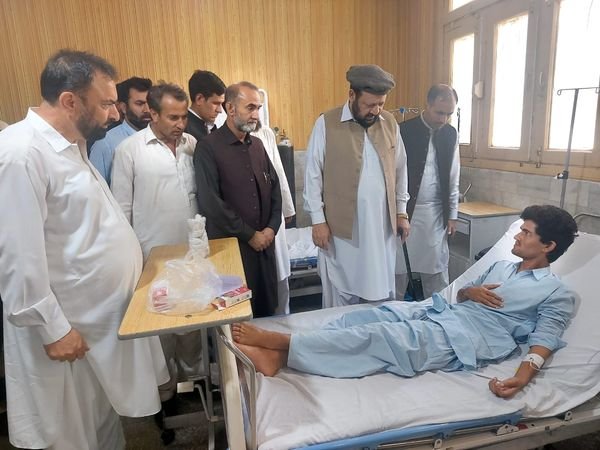 چلاس ۔وزیراعلی گلگت بلتستان حاجی گلبرخان  نے آر ایچ کیو ہسپتال چلاس کا دورہ کیا