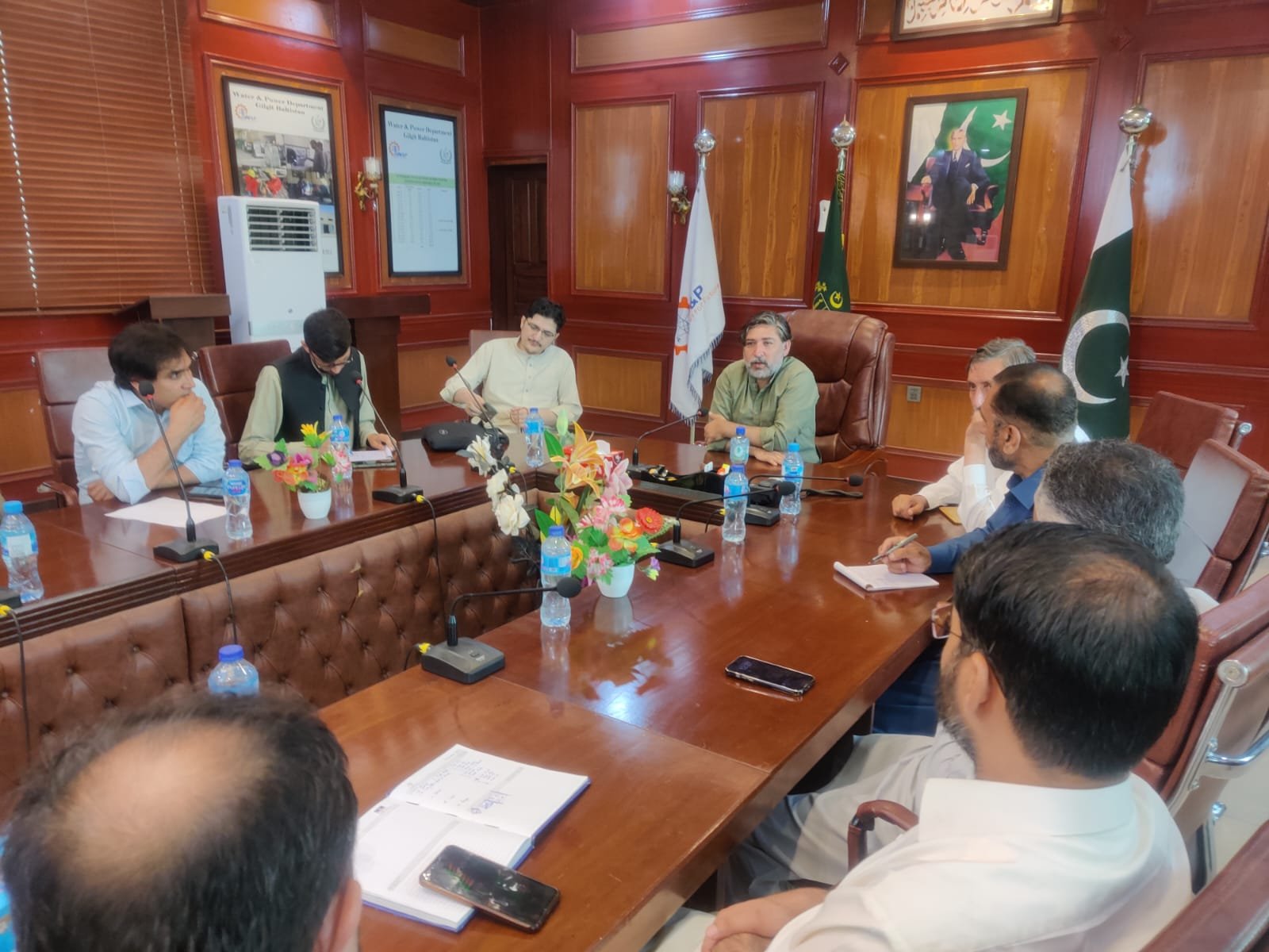 سیکریٹری برقیات گلگت بلتستان نے گلگت شہر میں لوڈ شیڈنگ اور بجلی کی ترسیل کے نظام میں انتظامی درپیش مسائل، ممکنہ پیش بندی،  جنریشن کے منصوبوں کی بروقت سسٹم میں شمولیت اور محرم الحرام کے لیے عبادت گاہوں اور جلوسوں کے لیے بجلی کی دستیابی سے متعلق ایک تفصیلی 