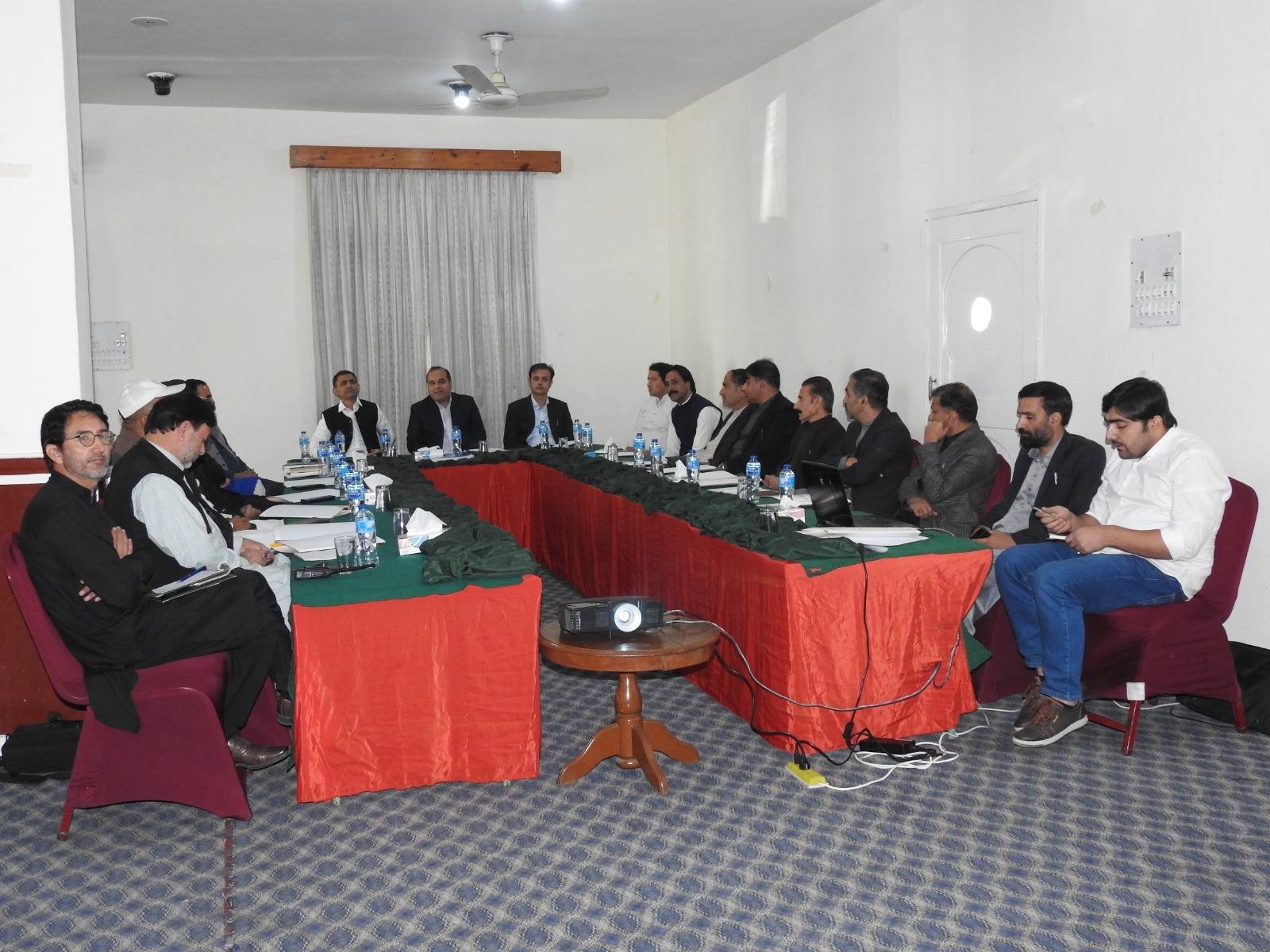 گلگت۔ گلگت ڈویلپمنٹ اتھارٹی، حکومت گلگت بلتستان کی جانب سے جاری پریس ریلیز کے مطابق ماسٹرپلان گلگت سٹی و نلتر 2040 کی ریویو/اپڈیٹ کمیٹی کا پہلا اجلاس منعقد ہوا۔ ڈائریکٹر جنرل گلگت ڈویلپمنٹ اتھارٹی عباس علی خان اور انجینئر عارف حسین ڈائریکٹر انجینئرنگ جی ڈ