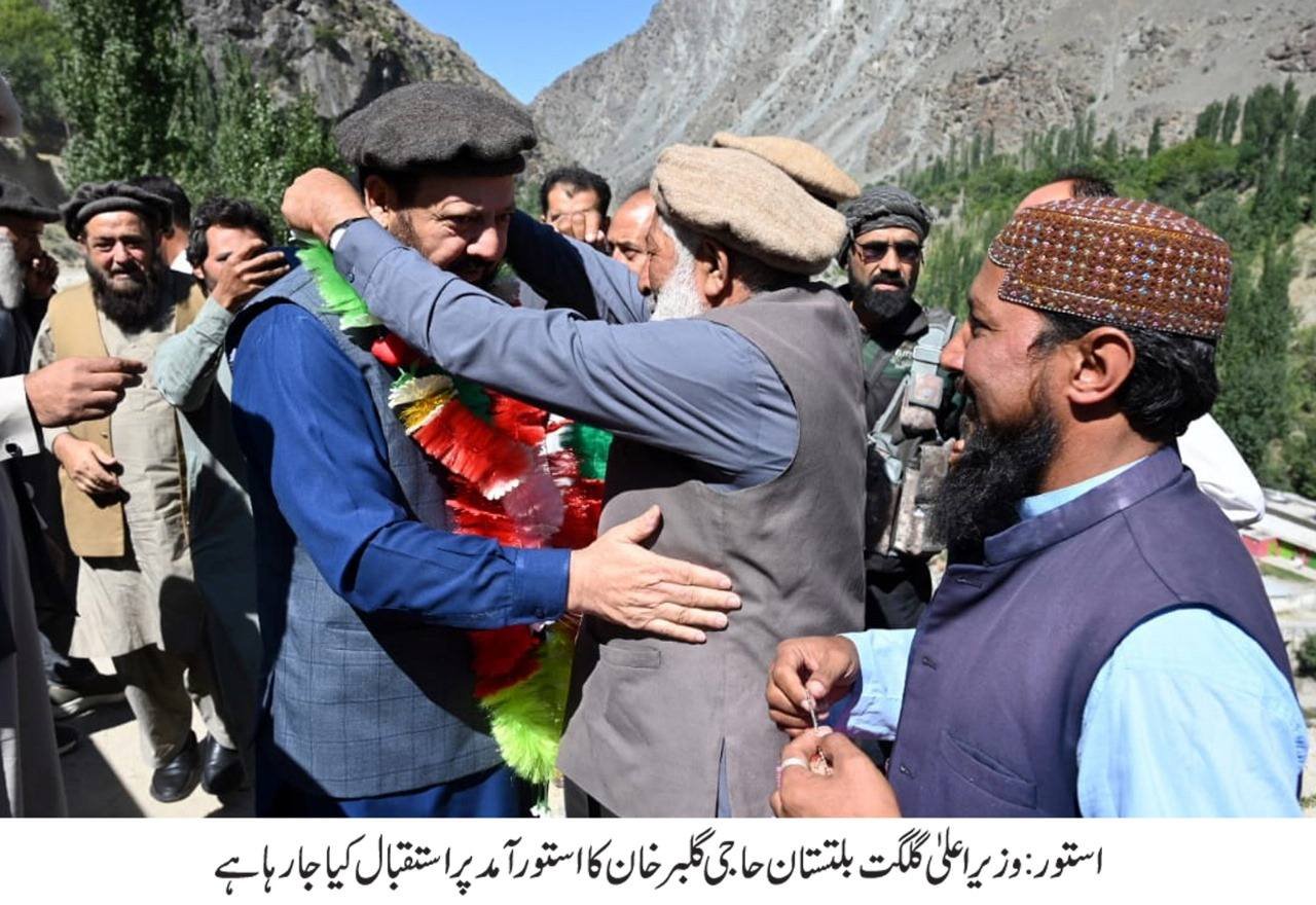 استور۔ وزیر اعلیٰ گلگت  بلتستان حاجی گلبر خان نے استور لوس میں سیلاب متاثرین اور عمائدین سے خطاب کرتے ہوئے کہا کہ استور اور دیامر ایک گھر کی مانند ہے۔