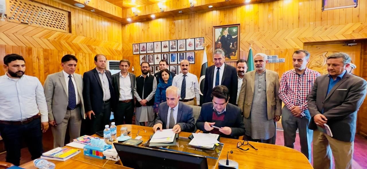 گلگت۔ ترقیاتی عمل کی خودکاریت: ای گورننس کے ذریعے بہتر طرز حکمرانی کی طرف ایک قدم حکومت گلگت بلتستان نے اپنے ترقیاتی عمل کی خودکاریت کے لیے منصوبہ بندی اور ترقیات (P&D) ڈپارٹمنٹ اور قراقرم انٹرنیشنل یونیورسٹی (KIU) کے درمیان معاہدہ کر کے اہم پیشرفت کی ہے۔