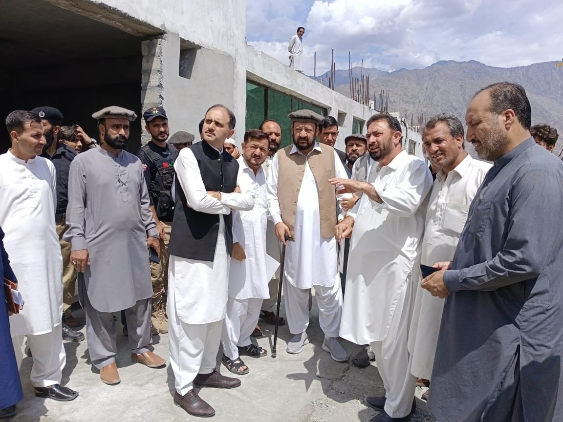 چلاس ۔وزیراعلی گلگت بلتستان حاجی گلبرخان  نے آر ایچ کیو ہسپتال چلاس کا دورہ کیا۔