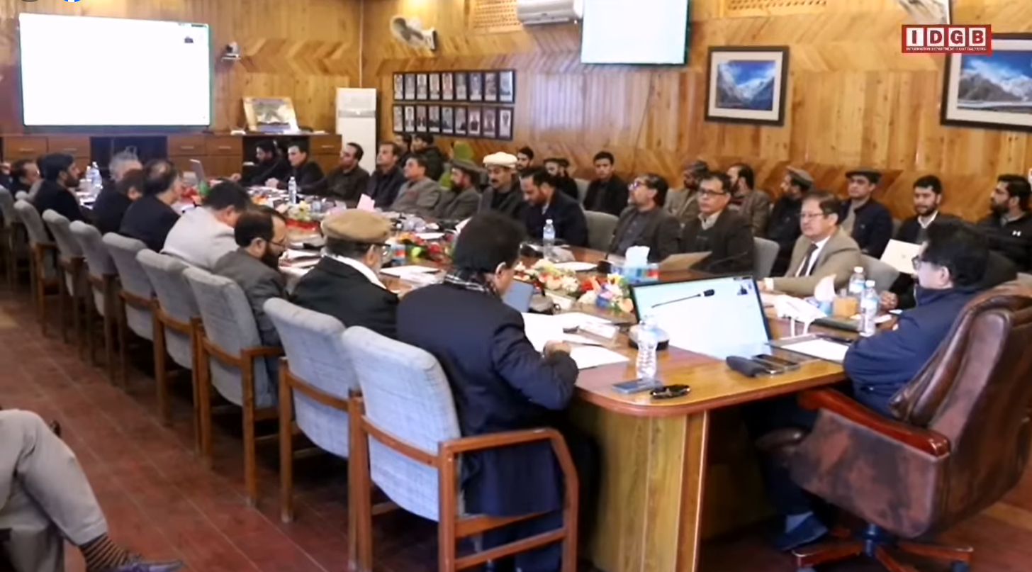 گلگت۔ چیف سیکریٹری گلگت بلتستان،ابرار احمد مرزا، کی زیر صدارت سیکرٹریز و ڈپٹی کمشنرز کانفرنس منعقد ہوئی۔جس میں مختلف محکموں کی کارکردگی کا تفصیلی جائزہ لیا گیا اور حکومتی امور کو مزید بہتر بنانے کے لیے اہم فیصلے کیے گئے۔