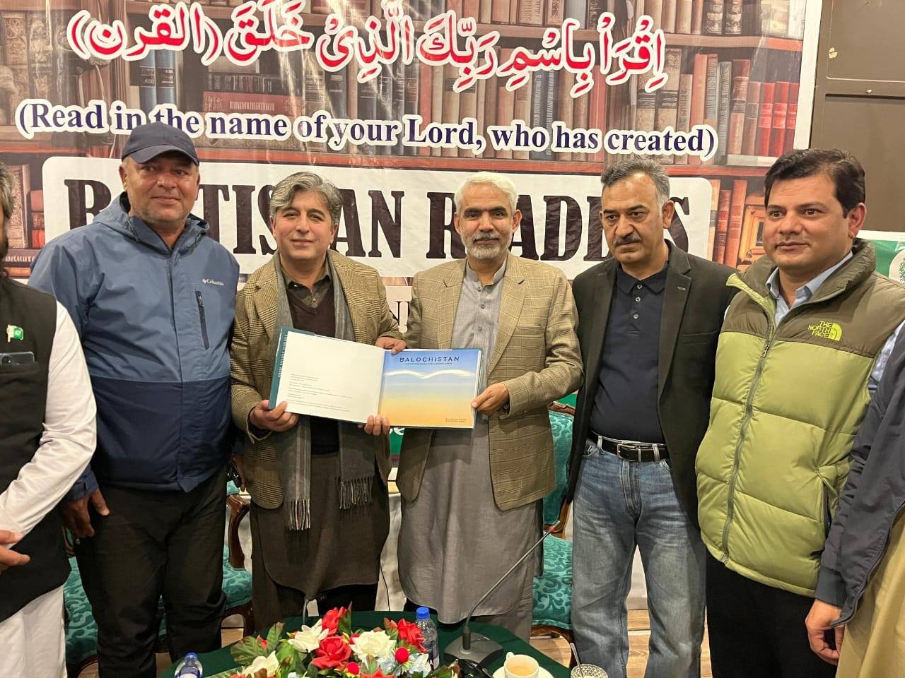 سکردو۔ سیکریٹری خزانہ عزیز احمد جمالی کی بلوچستان کی خوبصورتی، قدرتی مناظر اور لینڈ اسکیپ فوٹوگرافی سے متعلق مرتب شدہ دلچسپ کتاب "بلوچستان ایئر پینوراماس اینڈ لینڈ اسکیپس" پر ریویو سیشن کا انعقاد کیا گیا،اس حوالے سے منعقدہ تقریب میں مطالعے سے شغف رکھنے وا