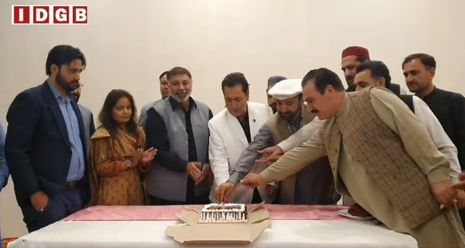 گلگت۔ گورنر گلگت بلتستان سید مہدی شاہ گلگت بلتستان میں اپنی نوعیت کے پہلے جدید ایل پی جی پلانٹ منصوبے کی افتتاحی تقریب سے خطاب کررہے ہیں۔ Syed Mehdi Shah