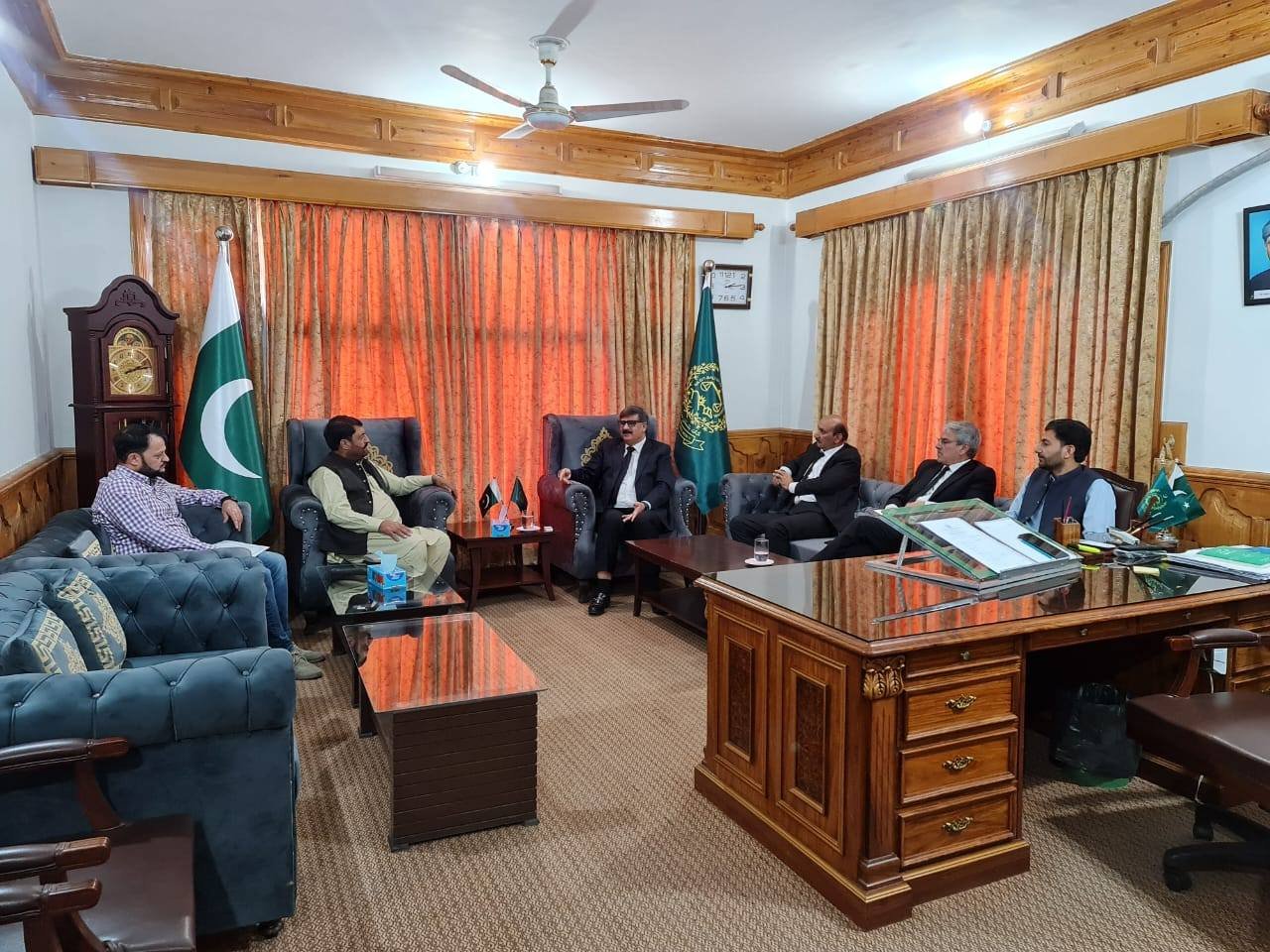 گلگت۔ صوبائی وزیر قانون غلام محمد کا گلگت بلتستان سروس ٹریبونل کا دورہ۔ صوبائی وزیر قانون غلام محمد نے گلگت بلتستان سروس ٹریبیونل کا دورہ کیا۔گلگت بلتستان سروس ٹریبیونل کے معزز چیئرمین جناب ممتاز احمد اور ممبران جناب منیر احمد اور محمد اشرف نے وزیر قانون 