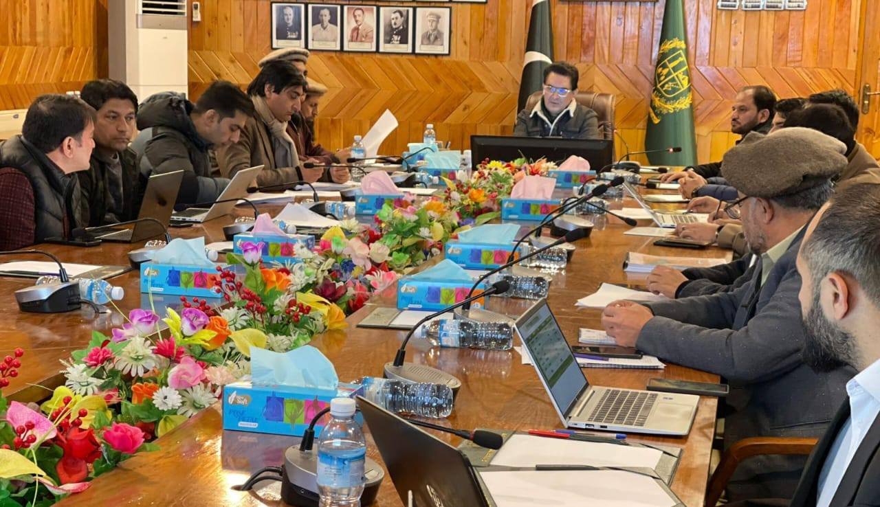 گلگت۔ ایڈیشنل چیف سیکریٹری گلگت بلتستان کیپٹن ریٹائرڈ مشتاق احمد کی زیر صدارت گلاف ٹو پراجیکٹ کی کارکردگی کے حوالے سے جائزہ اجلاس چیف سیکریٹری کانفرنس ہال گلگت میں منعقد ہوا۔