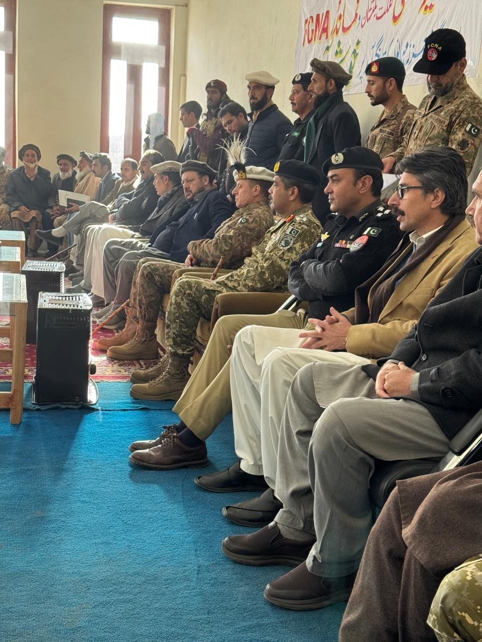 گلگت بلتستان کے ضلع دیامر میں پاک فوج کے تعاون سے علماء کرام کا  امن جرگہ. جر گے میں وزیر اعلیٰ گلگت بلتستان حاجی گلبر خان اور کمانڈر ایف سی این اے میجر جنرل امتیاز حسین گیلانی اور علاقے کے عمائدین اور علماء شرکت کی۔