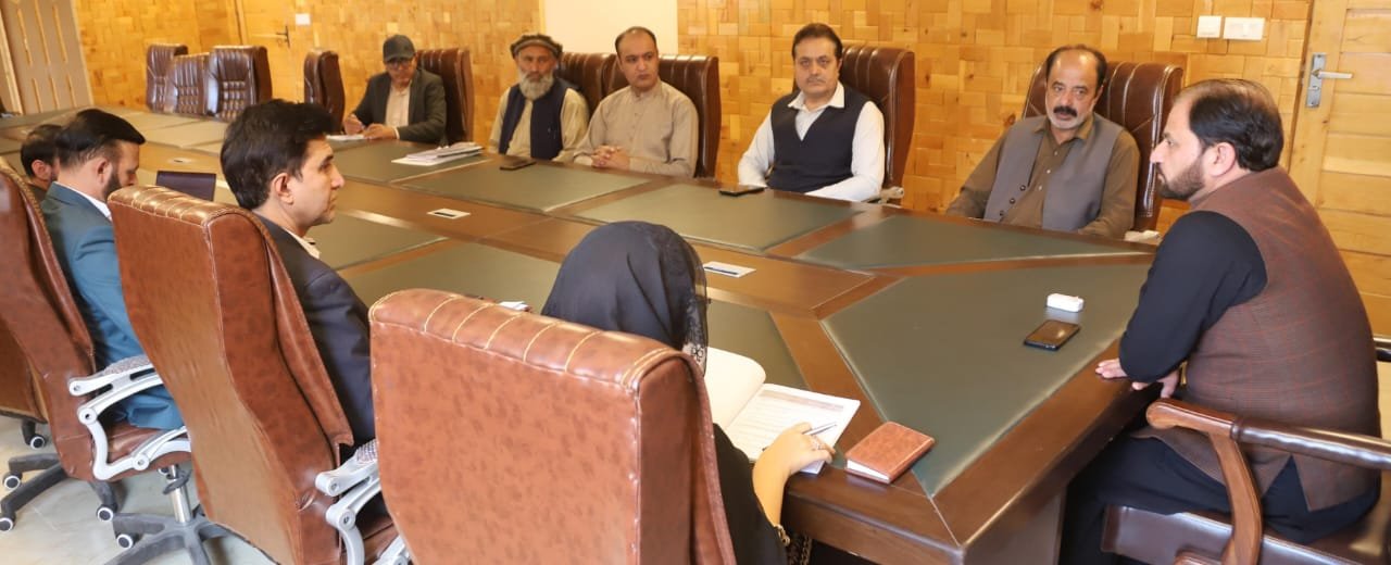 گلگت۔ ایڈیشنل سیکریٹری ٹوریزم زاکر حسین کی زیر صدارت  محکمہ سیاحت، کھیل، ثقافت، آثار قدیمہ گلگت بلتستان میں غیر محسوس ثقافتی ورثے (Intangible Cultural Heritage) کے تحفظ کے حوالے سے اجلاس کا انعقاد ہوا،جس میں علاقائی روایتی موسیقی،رقص،لوک داستان،افسانے،فنو