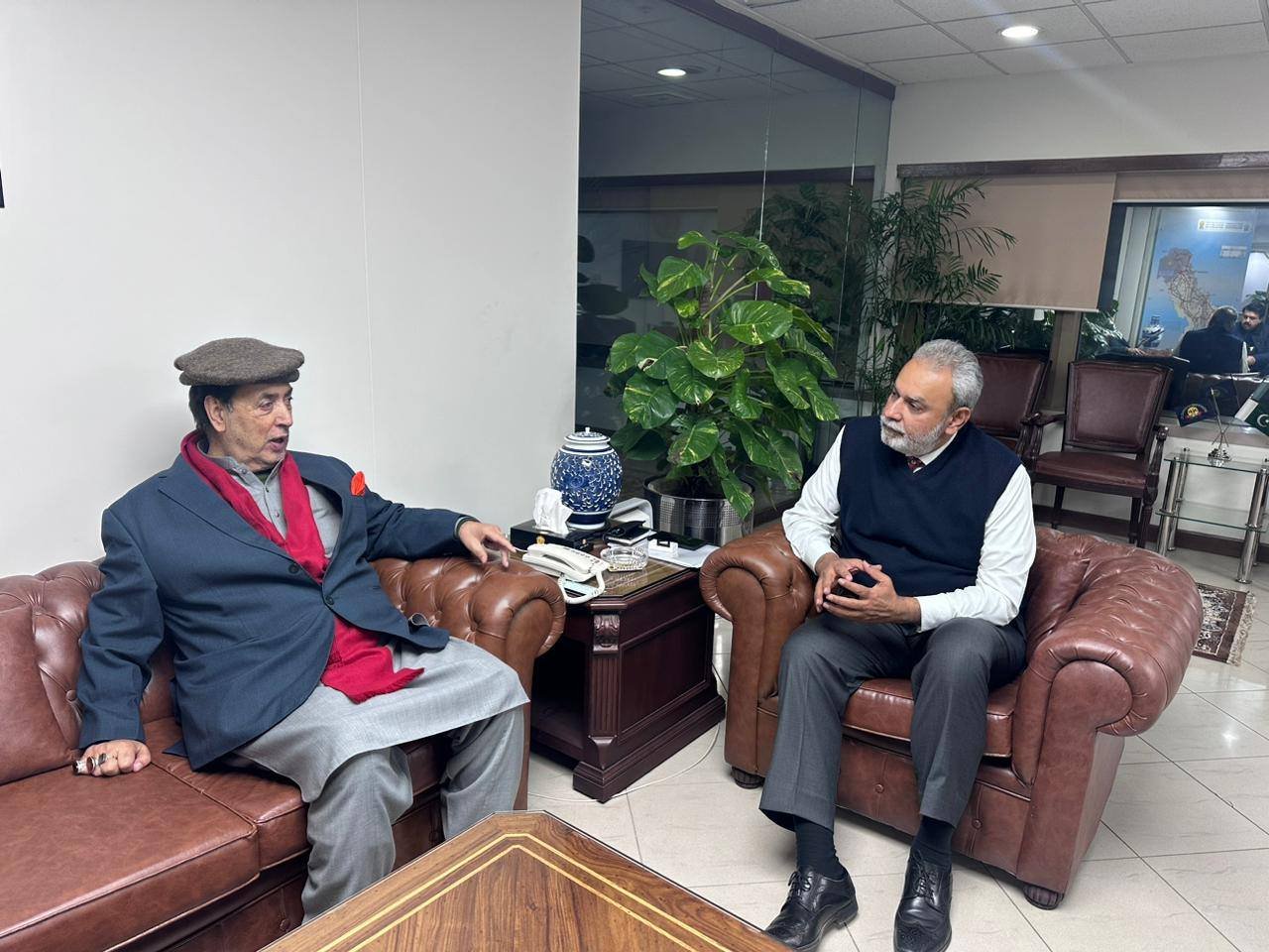 گورنر گلگت بلتستان سید مہدی شاہ کی چئیرمین این ایچ اے سے ملاقات، گلگت سکردو روڈ کی صورتحال پر سخت تشویش کا اظہار-