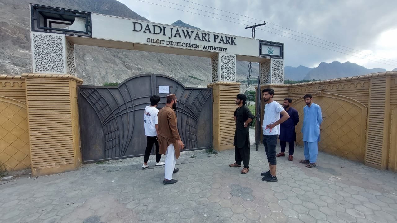 گلگت ڈویلپمنٹ اتھارٹی  نے دادی جواری پارک کی تزئین و آرائش کا کام شروع کردیا۔