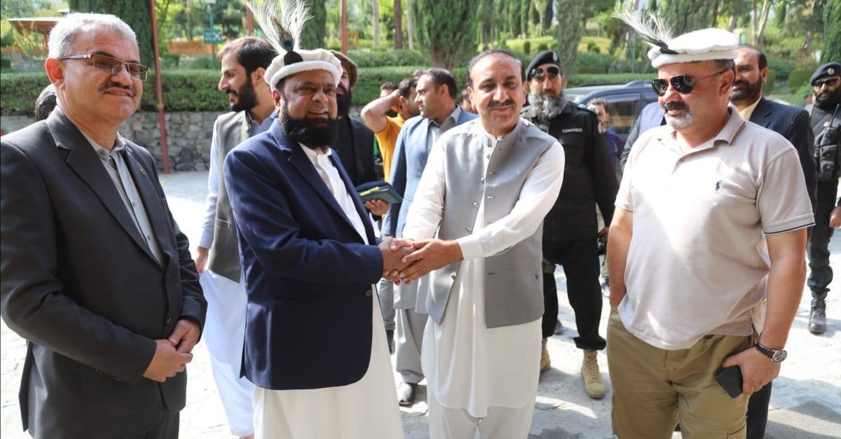 گلگت۔ وزیر اعظم پاکستان کے کوآرڈینیٹر برائے امور کشمیر و گلگت بلتستان شبیر احمد عثمانی گلگت پہنچ گئے۔