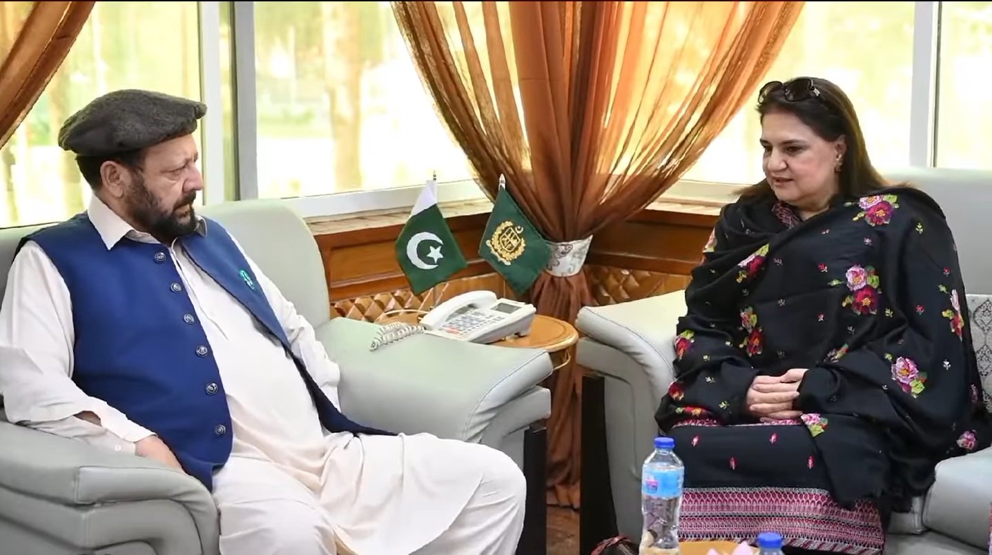 گلگت۔ وزیر اعلیٰ گلگت بلتستان حاجی گلبر خان نے چیئرپرسن بینظیر انکم سپورٹ پروگرام سینیٹر روبینہ خالد سے گفتگو کرتے ہوئے کہا کہ بینظیر انکم سپورٹ پروگرام غریب اور مستحق افراد کی مالی مدد کے حوالے سے انتہائی مفید ثابت ہوا ہے۔