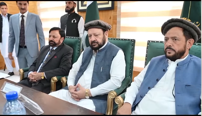 گلگت۔ وزیر اعلیٰ گلگت بلتستان حاجی گلبر خان نے بلدیاتی انتخابات کی حلقہ بندیوں کے حوالے سے آفیسران کیلئے تین روزہ تربیتی ورکشاپ کے اختتامی تقریب سے خطاب 