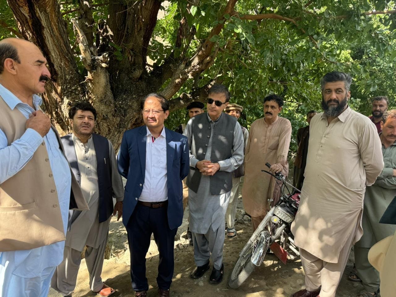 اذ دفتر ڈپٹی کمشنر غذر    پریس ریلیز سیکرٹری داخلہ گلگت بلتستان علی اصغر  ،کمشنر گلگت ڈویژن کمال خان نے ضلع غذر کا دورہ کیا ،اسسٹنٹ ڈائریکٹر گلگت بلتستان ڈیزاسٹر مینجمنٹ غفران اللہ بیگ نے ضلع بھر میں سیلاب سے ہونے والے نقصانات کے حوالے سے بریفنگ دی.