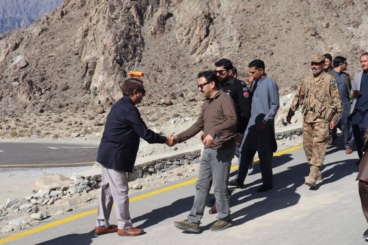 غذر وزیر اعظم اسلامی جمہوریہ پاکستان محمد شہبازشریف 6نومبر  کو ایک روزہ دورے پر گلگت پہنچ رہے ہیں۔ وزیر اعظم پاکستان اپنے خصوصی دورے میں گلگت شندور ایکسپریس وے، ریجنل گرڈ فیز 1، 26 میگا واٹ شغرتھنگ ہائیڈرو پاور پراجیکٹ، 50 بیڈڈ کارڈیک ہسپتال، شہید سیف الر