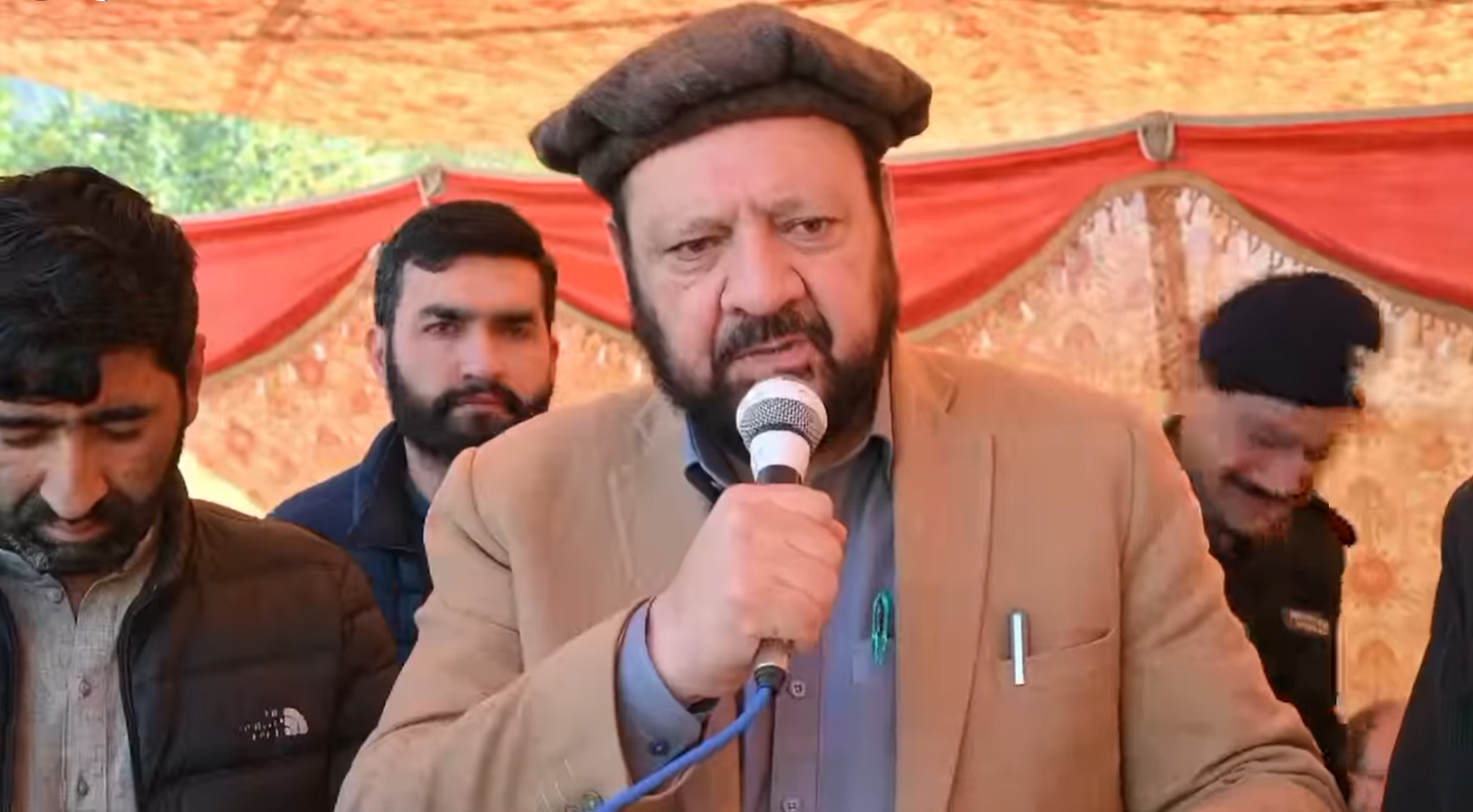 گلگت وزیر اعلیٰ گلگت بلتستان حاجی گلبر خان نے بلچی بگروٹ دورے کے موقع پر عمائدین سے خطاب کرتے ہوئے کہا کہ بگروٹ تاریخی اور ثقافتی اعتبار سے اہمیت کا حامل خطہ ہے۔ حکومت بگروٹ کے عوام کو درپیش مسائل حل کرے گی۔ بگروٹ کے عوام میں پائے جانے والی محرومیوں کا از