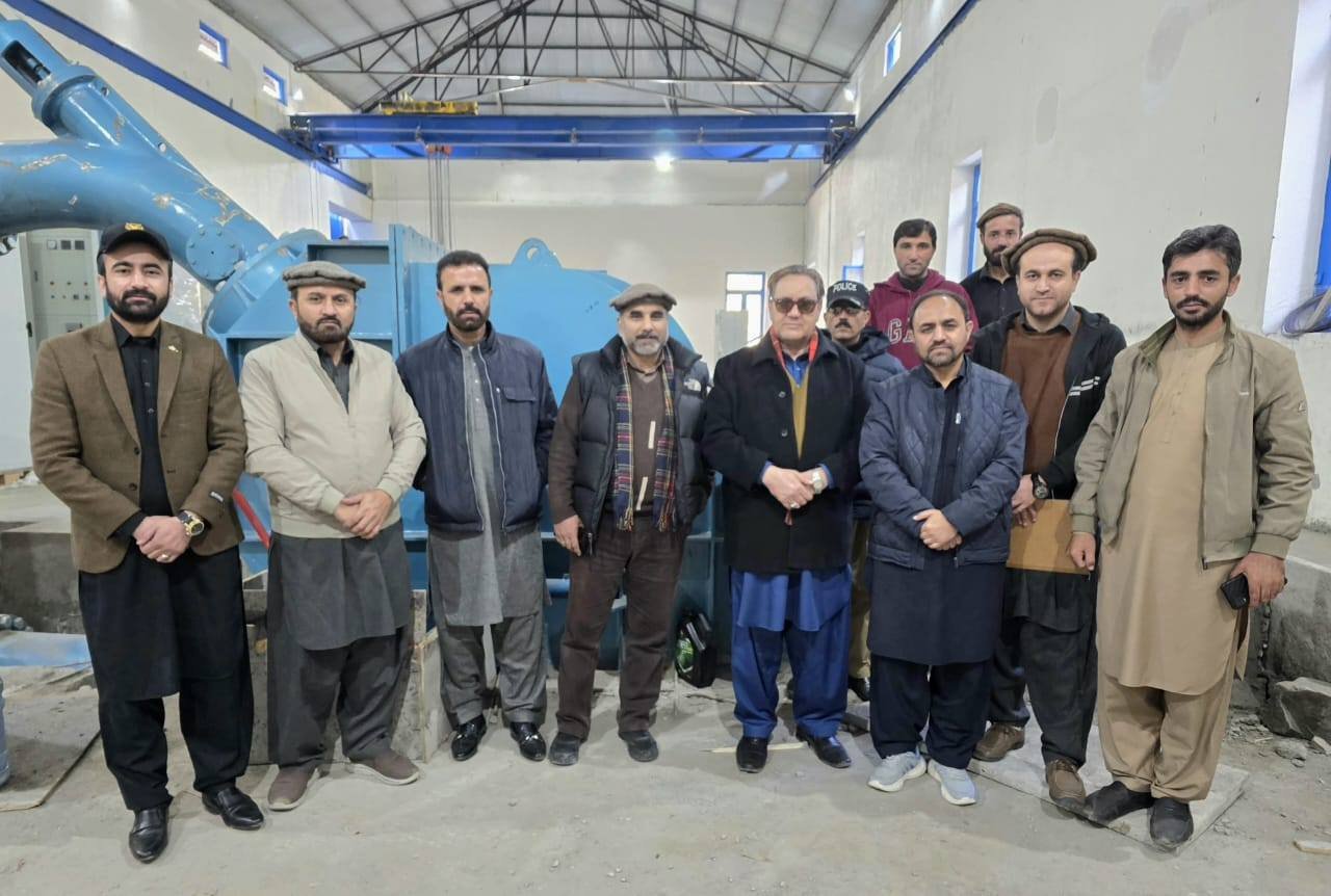 گلگت۔ چیئرمین وزیر اعلیٰ معائنہ ٹیم گلگت بلتستان  فدا حسین نے ٹیم کے سینئر ممبر انجینئر محمد سبطین اکبر اور ممبر اکنامسٹ پلانر  سرتاج حسین کے  ہمراہ 6 میگاواٹ پاور ہاوس  کارگاہ کا دورہ کیا۔ 