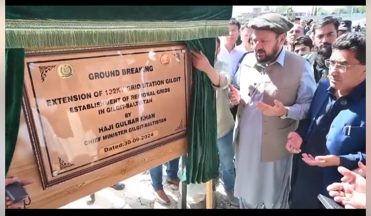 گلگت۔ وزیر اعلیٰ گلگت بلتستان حاجی گلبر خان نے 3.2 میگاواٹ پاور پروجیکٹ بٹوٹ نومل کے افتتاحی تقریب سے خطاب کرتے ہوئے کہا کہ گلگت بلتستان کے شہری علاقوں کو بجلی کی کمی کا سامنا ہے جس کی بڑی وجہ پاور کے منصوبوں کی بروقت تکمیل نہیں ہونا ہے۔ 