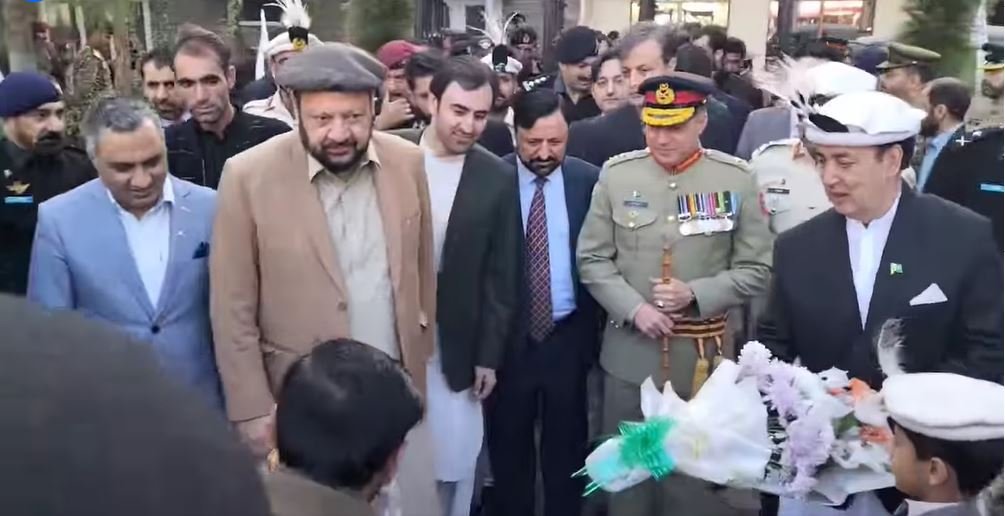 گلگت۔ جشن آزادی گلگت بلتستان کے موقع پر یادگار شہداء چنار باغ گلگت میں پرچم کشائی کی مرکزی تقریب 